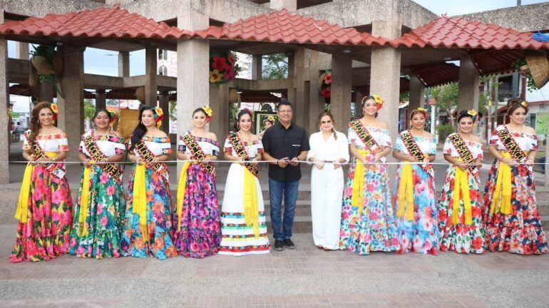 Aspirantes a la Flor del Maíz 2026 durante la develación fotográfica en Nacajuca, Tabasco