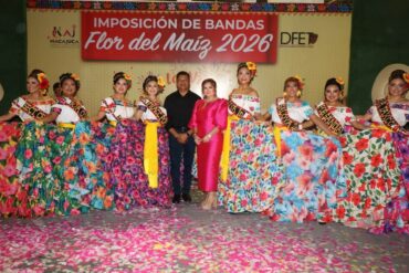 Aspirantes a Flor del Maíz Nacajuca 2026 durante la imposición de bandas en Tabasco