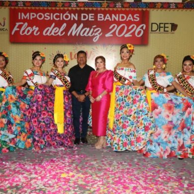Aspirantes a Flor del Maíz Nacajuca 2026 durante la imposición de bandas en Tabasco