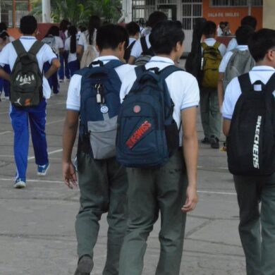 Padres de familia y aspirantes revisan acuerdos sobre el ingreso a bachillerato en Tabasco para el ciclo 2026-2027