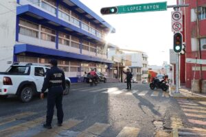 Elementos de seguridad realizan vigilancia y apoyo vial durante el regreso a clases en Tabasco