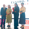 Yolanda Osuna Huerta recibe reconocimiento por el programa Emprendedores al Centro
