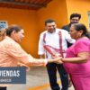 Funcionaria entrega llaves de vivienda a beneficiaria del programa en Tabasco