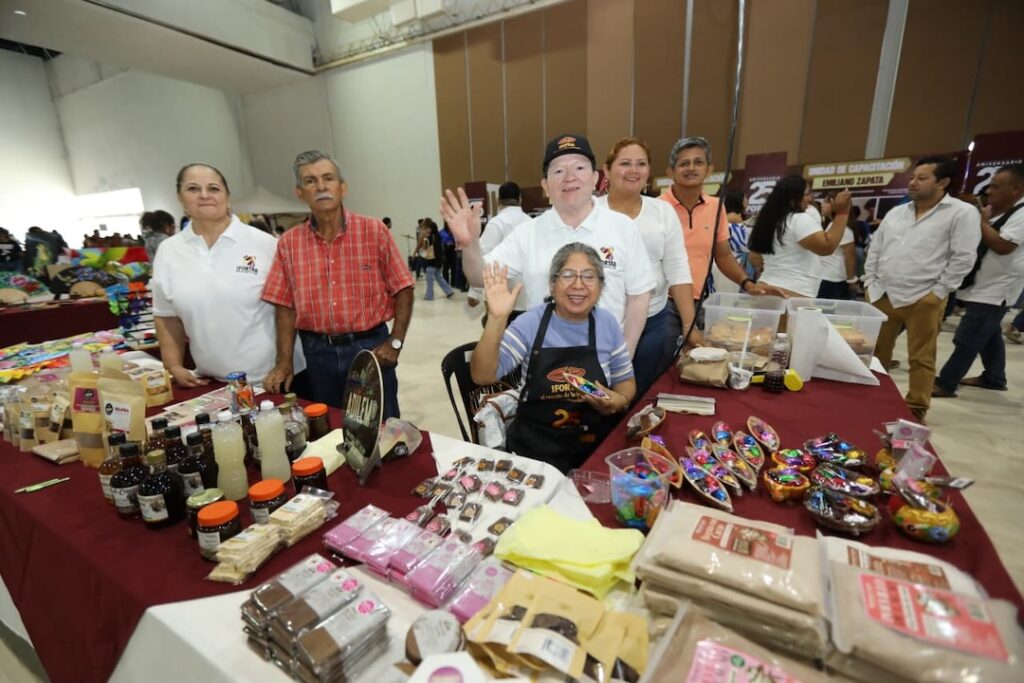 Egresados exhiben alimentos y productos artesanales en la Expo IFORTAB 2026