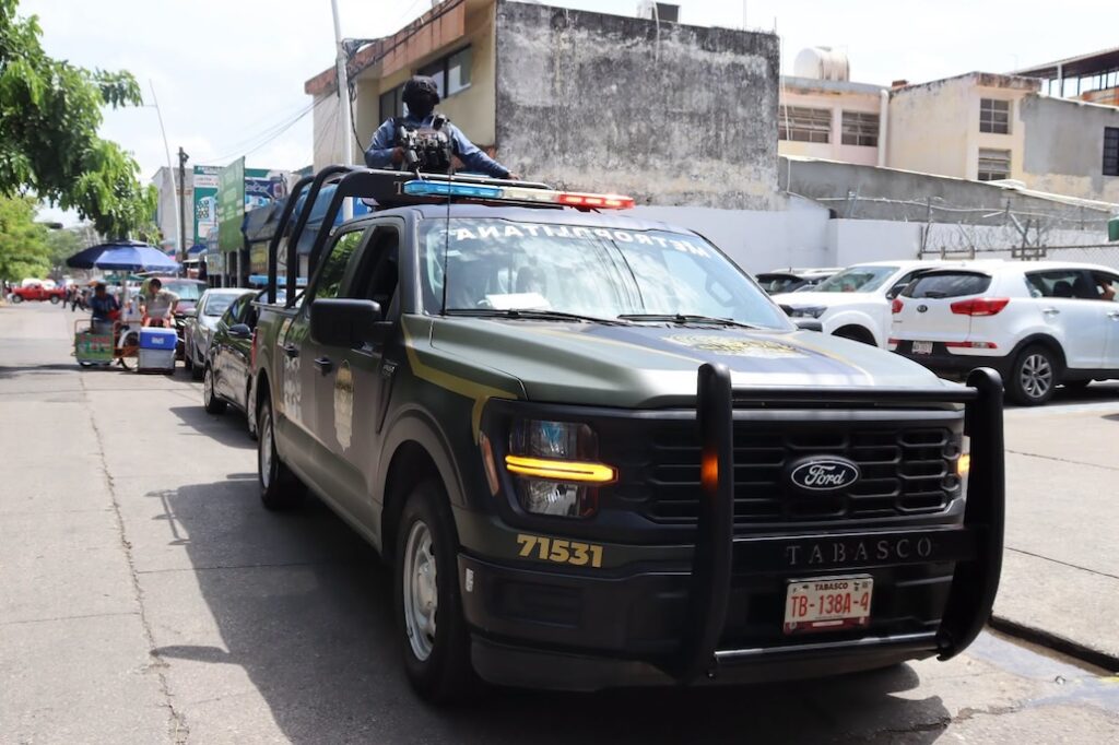 Patrulla de la Guardia Estatal Metropolitana durante un recorrido en Villahermosa