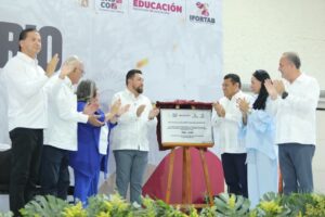 Javier May y funcionarios durante la ceremonia por los 25 años del IFORTAB