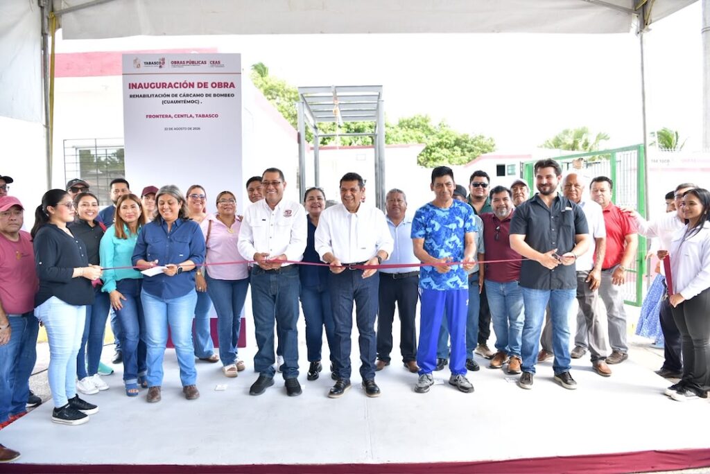 Autoridades estatales y municipales cortan el listón en la inauguración del cárcamo de bombeo Cuauhtémoc en Frontera, Centla