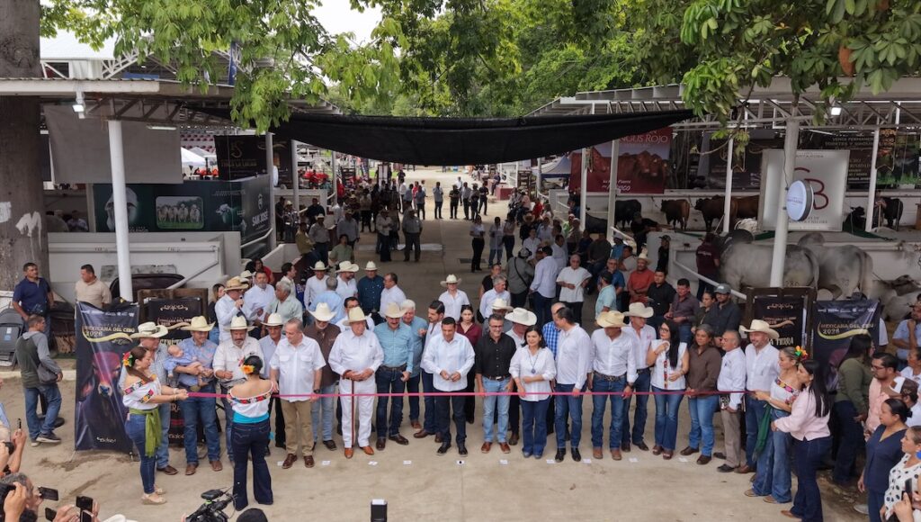 Corte de listón de la Muestra Mexicana del Cebú en el Parque Tabasco