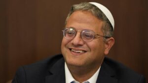 Itamar Ben-Gvir, ministro de Seguridad Nacional de Israel, sonríe durante una entrevista