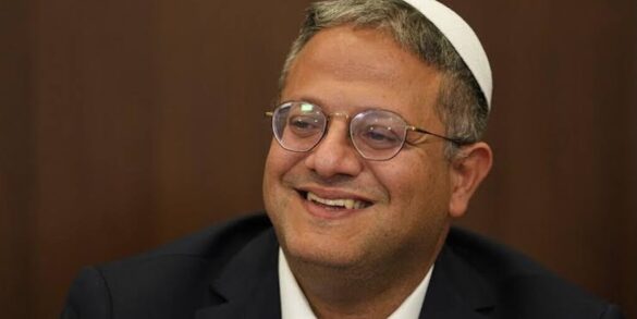 Itamar Ben-Gvir, ministro de Seguridad Nacional de Israel, sonríe durante una entrevista