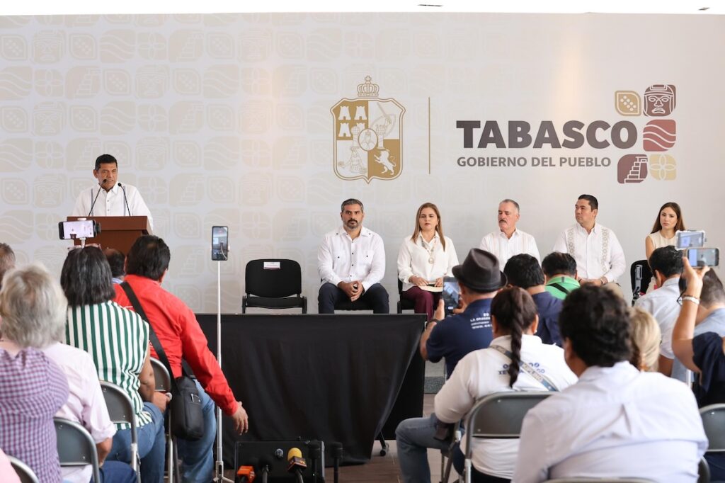 Javier May anuncia durante su conferencia la apertura de la Universidad de la Salud de Tabasco