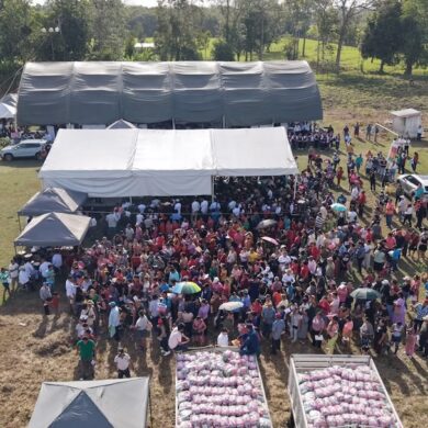 Vista aérea de la Jornada de Atención en Cárdenas, Tabasco, con cientos de asistentes