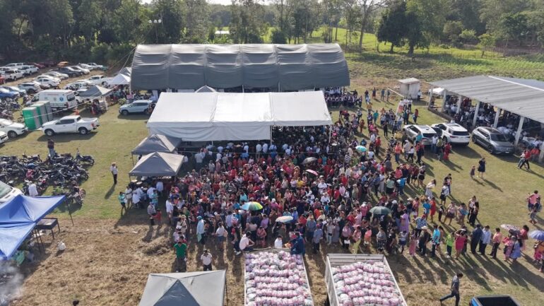 Vista aérea de la Jornada de Atención en Cárdenas, Tabasco, con cientos de asistentes