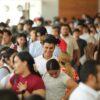 Jóvenes asisten a la Feria Nacional del Empleo en Villahermosa para buscar una oportunidad laboral