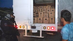 Elementos de seguridad realizan recorridos y filtros de revisión durante operativo en Tabasco