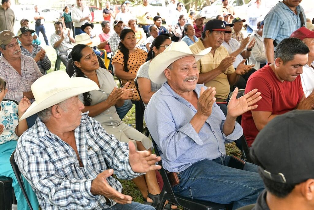Productores asistentes a la supervisión del Crédito Ganadero en El Águila