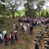 Familias y participantes reforestan junto con Javier May durante la jornada realizada en Tabasco