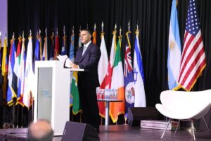 Omar García Harfuch durante su participación en la Conferencia Internacional para el Control de Drogas IDEC 2026 en Buenos Aires