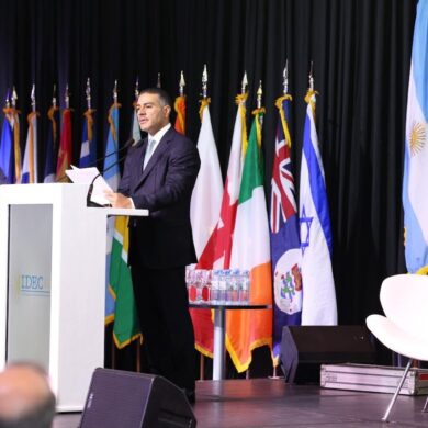 Omar García Harfuch durante su participación en la Conferencia Internacional para el Control de Drogas IDEC 2026 en Buenos Aires