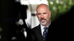Terry Cole, director de la DEA, habla ante medios sobre la protección oficial al CJNG