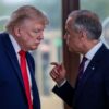 Donald Trump y Mark Carney conversan con gesto tenso durante una cumbre del G7