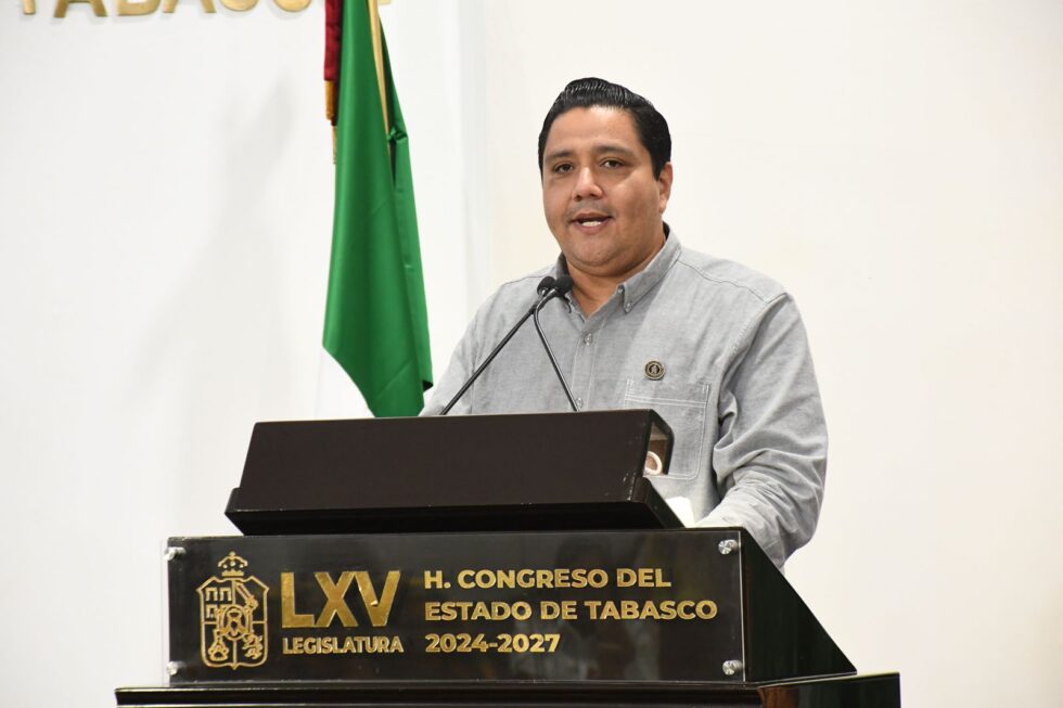 Nelson Humberto Gallegos Vaca, diputado del PRD, durante su intervención en el Congreso de Tabasco