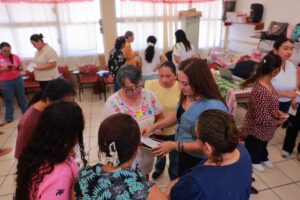 Participantes de la décima generación de Mujeres al Centro durante el inicio de capacitaciones en Tamulté de las Barrancas