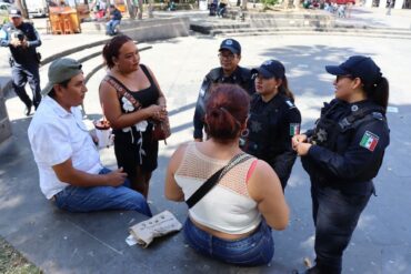 Elementos de la Policía de Género de la SSPC realizan jornada de proximidad social en el Parque Juárez