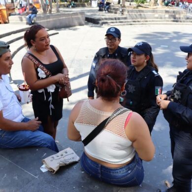 Elementos de la Policía de Género de la SSPC realizan jornada de proximidad social en el Parque Juárez
