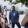 Aspirante de Morena conversa con vecinas durante un recorrido territorial en una colonia popular de Tabasco.