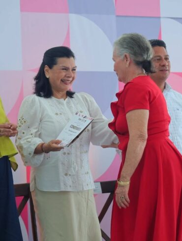 Yolanda Osuna Huerta durante la clausura de las Academias del DIF Centro en Villahermosa