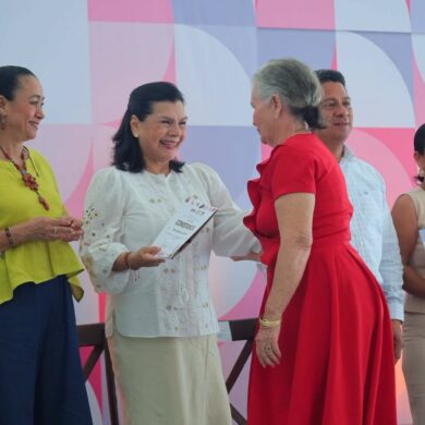 Yolanda Osuna Huerta durante la clausura de las Academias del DIF Centro en Villahermosa