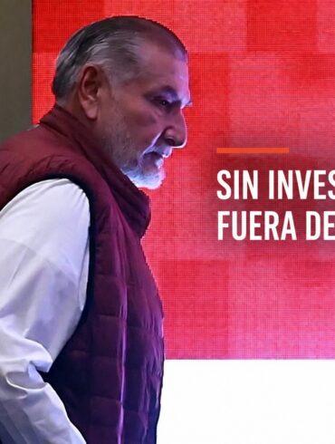 Adán Augusto López de perfil con la leyenda Sin investigación, fuera del círculo