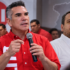Alejandro Moreno y Andrés Manuel López Beltrán en composición editorial sobre la disputa por el VI Distrito federal de Tabasco.