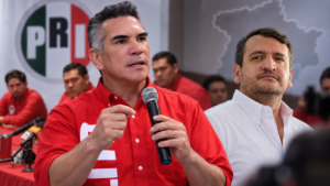 Alejandro Moreno y Andrés Manuel López Beltrán en composición editorial sobre la disputa por el VI Distrito federal de Tabasco.
