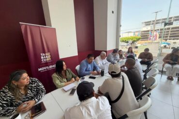 Ciudadanos y transportistas durante una audiencia pública de Semovi en Villahermosa