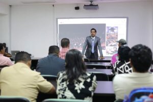 Servidoras y servidores públicos durante el Curso-Taller Auditoría y Control Interno en la Obra Pública del IAP Tabasco
