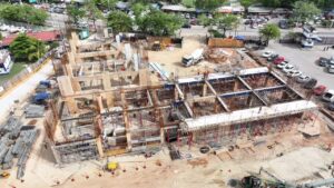 Vista aérea del avance de construcción del C5 Escudo Olmeca en Villahermosa, Tabasco