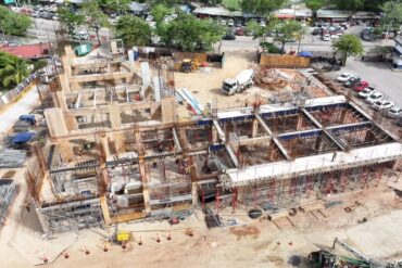 Vista aérea del avance de construcción del C5 Escudo Olmeca en Villahermosa, Tabasco