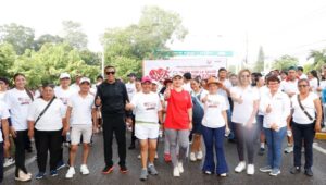 Juan Luis Pérez Isidro encabeza la Caminata por la Salud en Nacajuca durante la Semana Nacional del Corazón 2026