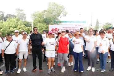 Juan Luis Pérez Isidro encabeza la Caminata por la Salud en Nacajuca durante la Semana Nacional del Corazón 2026