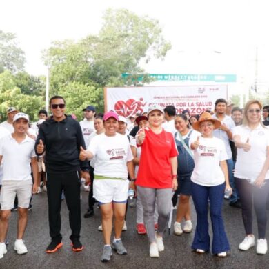Juan Luis Pérez Isidro encabeza la Caminata por la Salud en Nacajuca durante la Semana Nacional del Corazón 2026