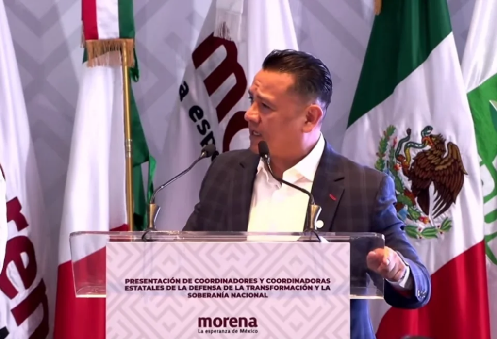 Carlos Torres Piña, exfiscal de Michoacán, durante su discurso como coordinador de Morena en el estado