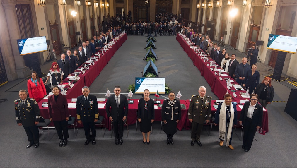 Claudia Sheinbaum, Omar García Harfuch y autoridades federales y estatales durante una sesión del Consejo Nacional de Seguridad Pública.
