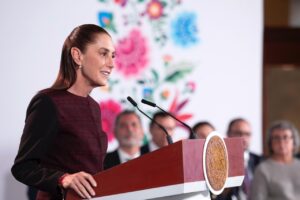 Claudia Sheinbaum durante conferencia en Palacio Nacional sobre el Paquete Económico 2027