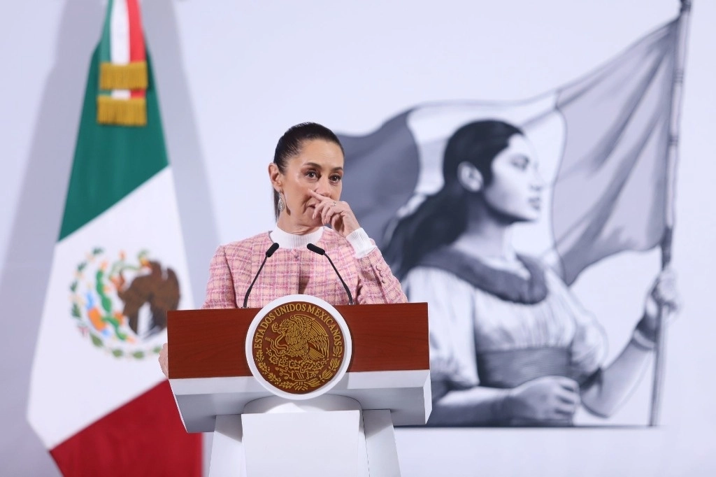 La presidenta Claudia Sheinbaum durante una conferencia en la que se refirió al presupuesto y decisiones del INE rumbo a 2027.