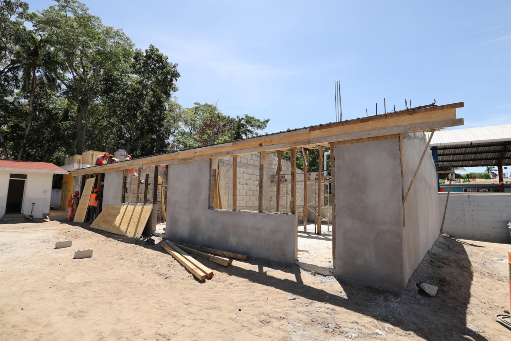 Avance de la construcción de aulas en el EMSAD No. 41, ranchería Nicolás Bravo 3ra. sección, Paraíso