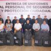 Roberto Ocaña Leyva entrega uniformes a elementos de Seguridad y Protección Ciudadana de Nacajuca