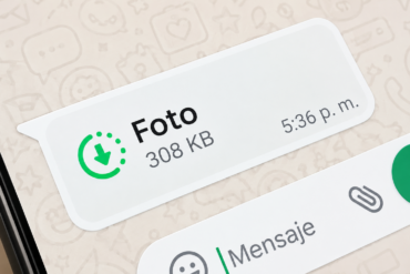Ilustración de una alerta por estafa con fotos de visualización única en WhatsApp