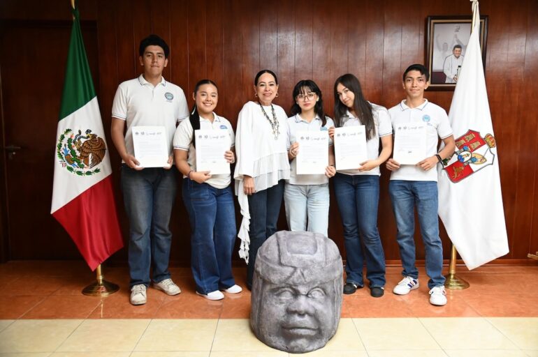 Estudiantes de la UTTAB seleccionados para el Programa de Movilidad a Italia 2026 durante un encuentro en Tabasco